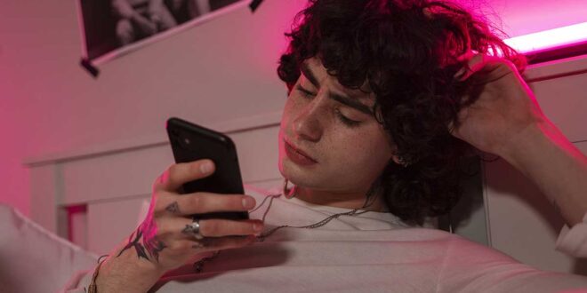 Descubra como vencer o vício da pornografia com os ensinamentos da Igreja Católica, a força dos sacramentos e o poder da oração.