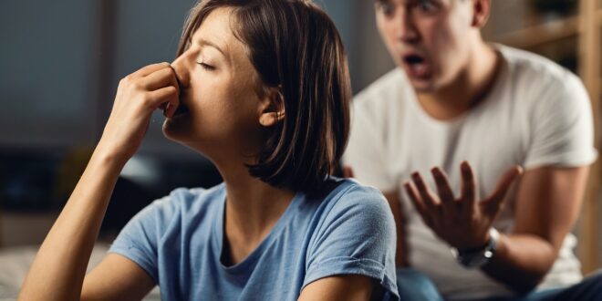 Entenda o que é relacionamento tóxico, como identificar sinais e como sair dele segundo a Bíblia, o Catecismo e a fé católica.