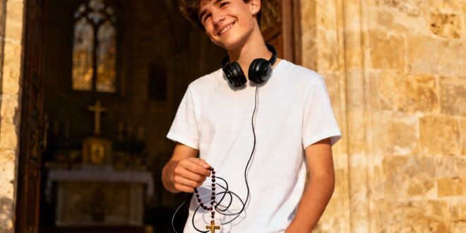 Descubra por que jovens católicos têm vergonha do terço e aprenda como vencer isso com fé, coragem e ensinamentos da Igreja.