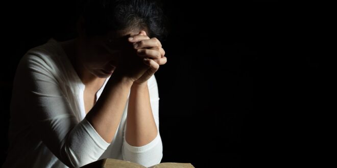 O oração para acalmar a alma: Descubra orações poderosas para acalmar a alma com base na Bíblia, santos e ensinamentos da Igreja Católica.