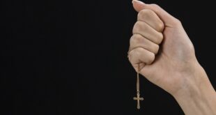 Descubra como reconhecer os sinais de Deus na sua vida, discernir Sua vontade e perceber quando Ele está guiando seus passos.